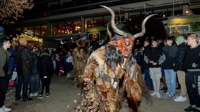 Am Freitag fand in Pörtschach der Krampuslauf statt. Zahlreiche Besucher ließen sich das schaurige Treiben nicht entgehen.