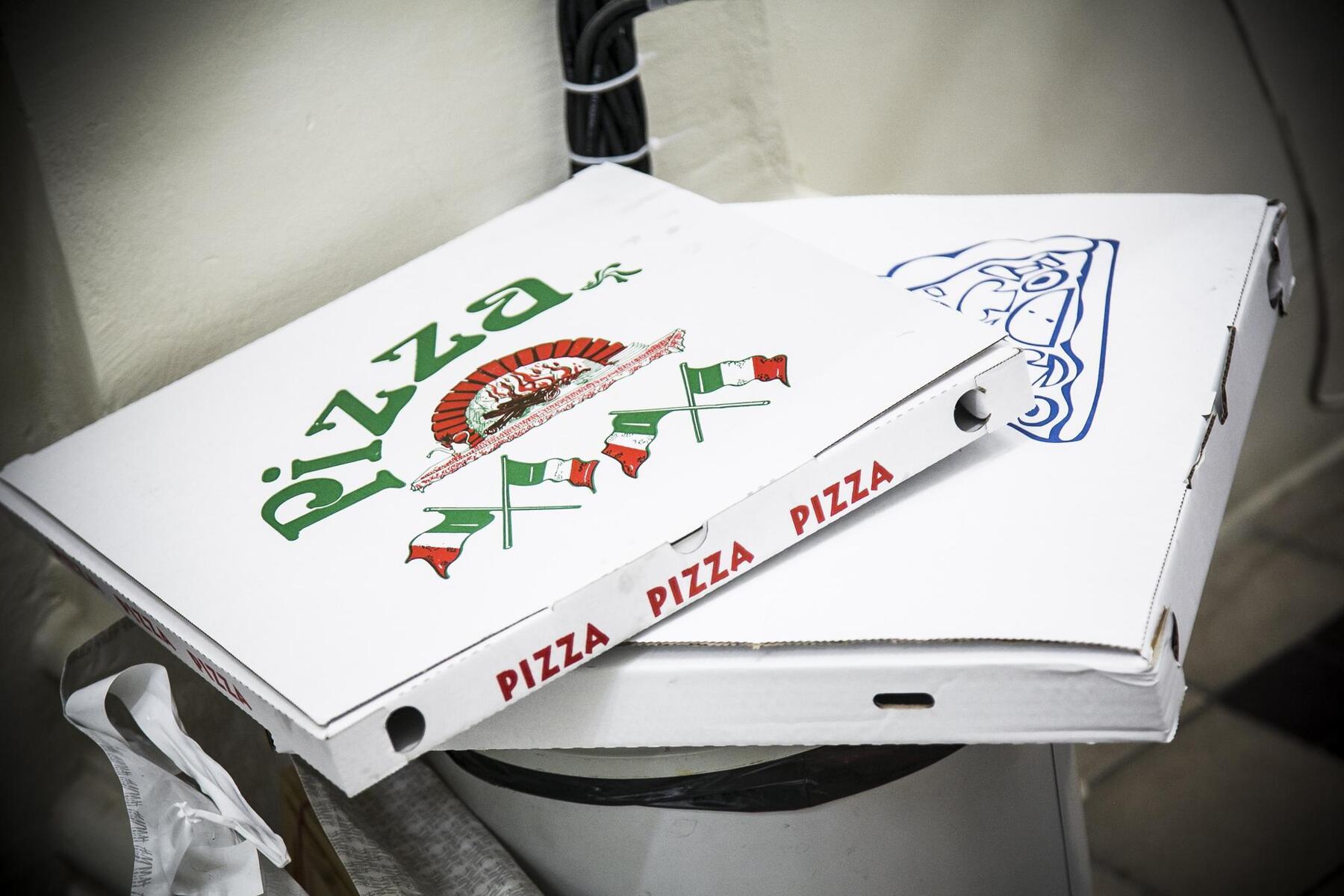 Kurioser Diebstahl: Mann wollte Pizza essen und klaute dabei ein Auto