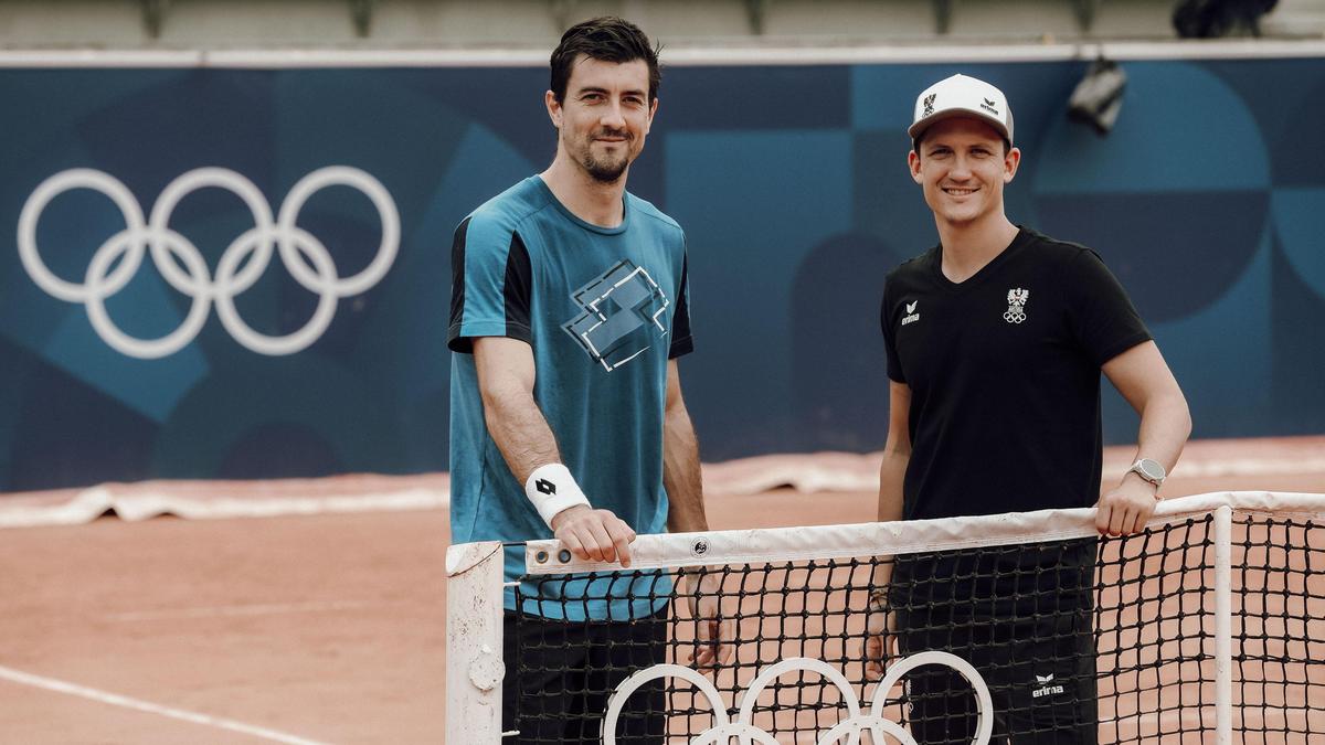 Touringcoach Steve Rettl (rechts) und Sebastian Ofner