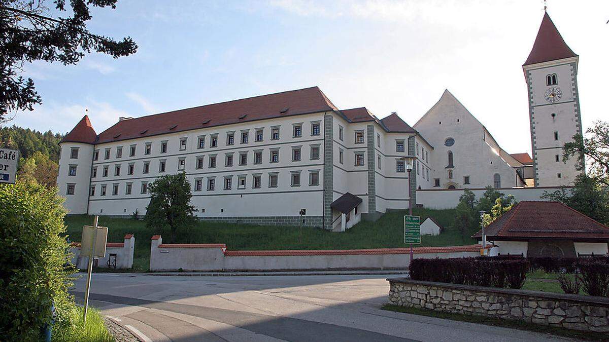 Wände im Stift Eberndorf wurden besprüht