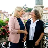 Bürgermeisterin Elke Kahr und Vizebürgermeisterin Judith Schwentner nach der Vorstellung des Koalitionsprogramms