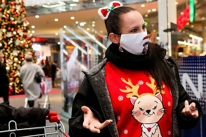 Nicht alle waren heute zum Einkaufen hier. Sandy N. etwa brachte Sachspenden an H&amp;M und Nike. Sie möchte heuer von dem Konsum-Wahn nichts hören und kauft keine Geschenke.