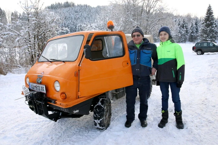 48 Motorsportbegeisterte aus Deutschland, der Schweiz und Österreich waren aus diesem Grund mit ihren historischen Geländewagen nach St. Urban gekommen. 