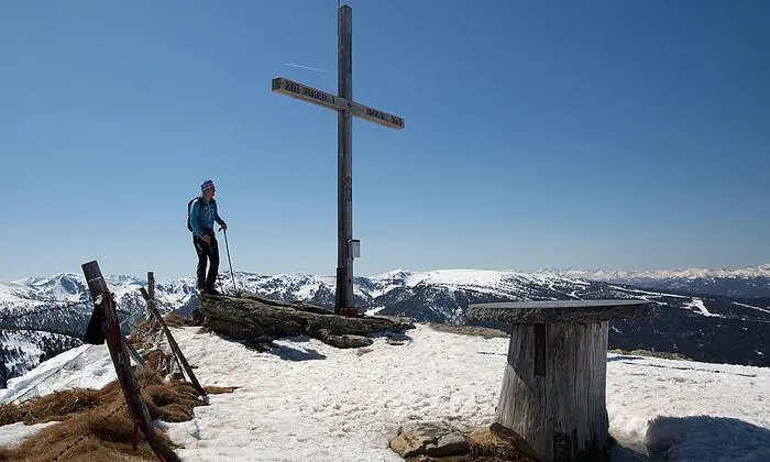 Das Gipfelkreuz auf der Frauenalpe