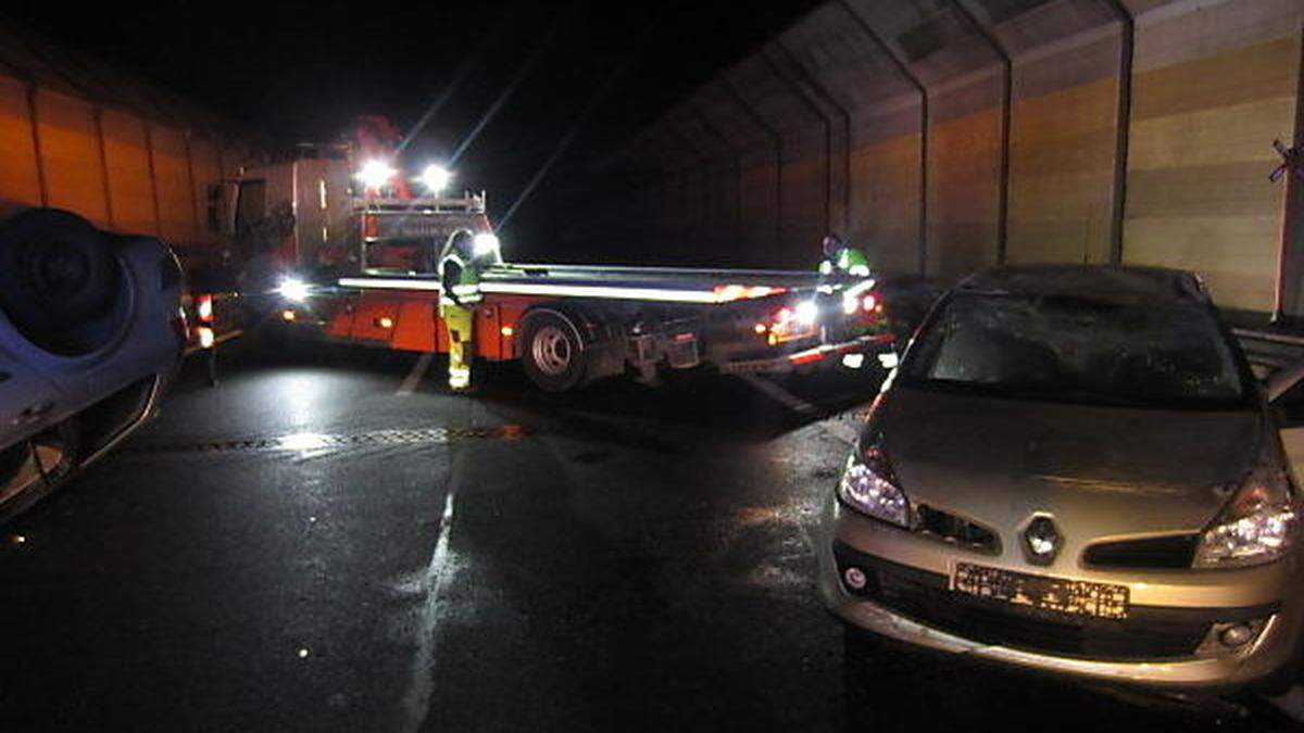 Lkw hatte zwei Autos verloren.