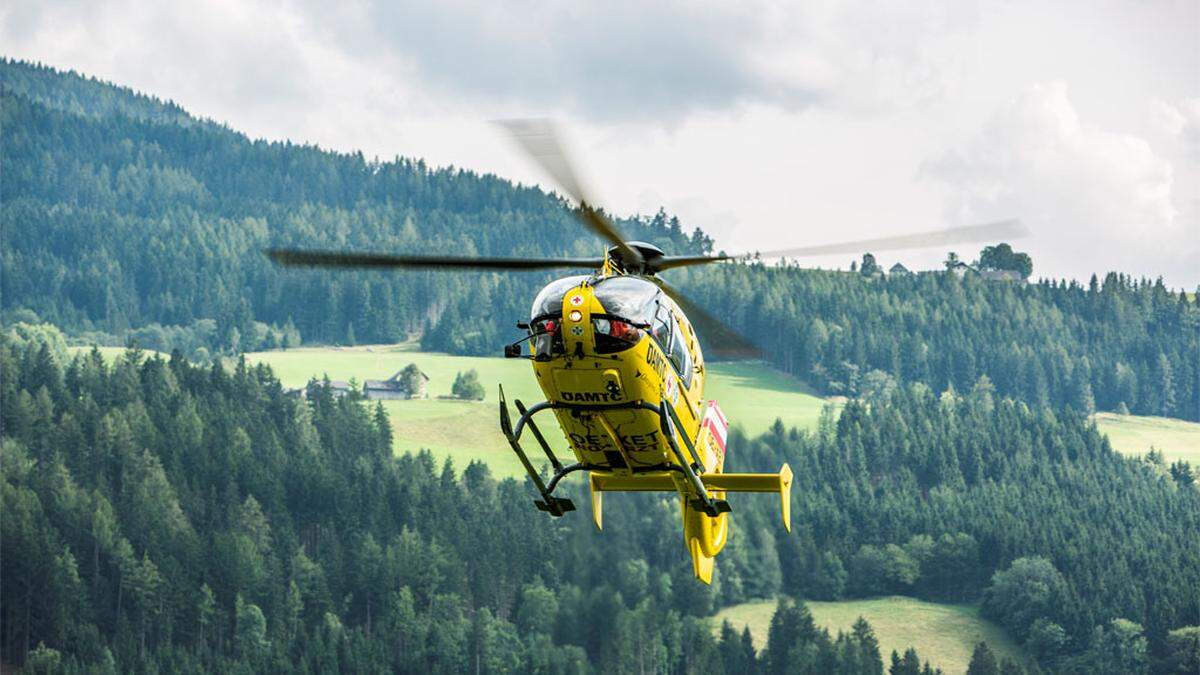 Der Verletzte wurde mit dem Rettungshubschrauber nach Klagenfurt geflogen.