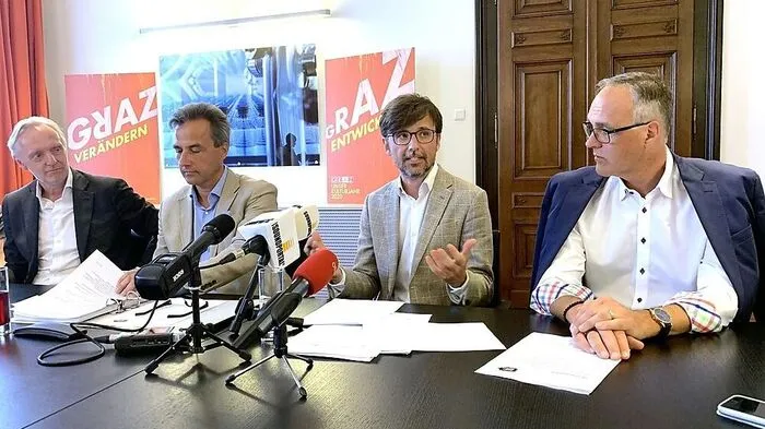 StR Günter Riegler, Bgm. Siegfried Nagl (beide ÖVP), Kulturjahr-Manager Christian Mayer, Kulturamtsleiter Michael Grossmann bei der Präsentation des Kulturjahres 2020