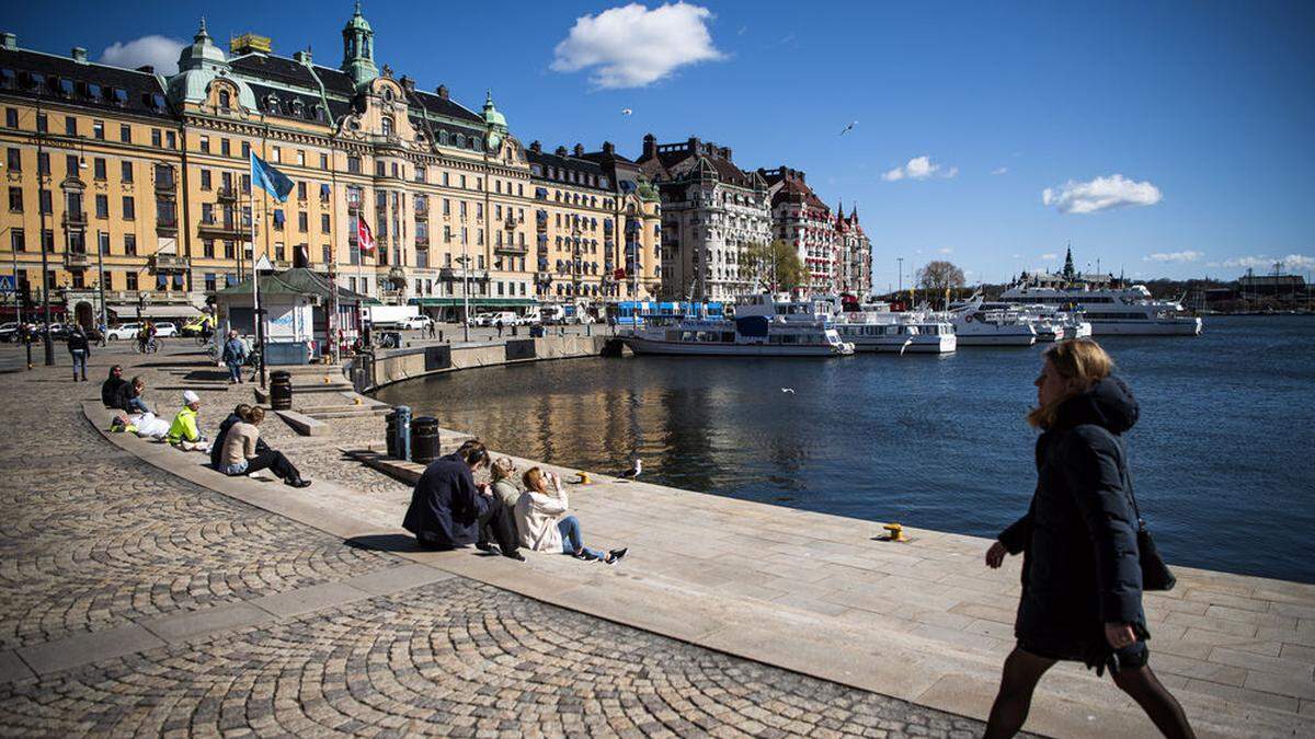 Die Schweden und ihr Sonderweg.: Frühlingsszene in Stockholm