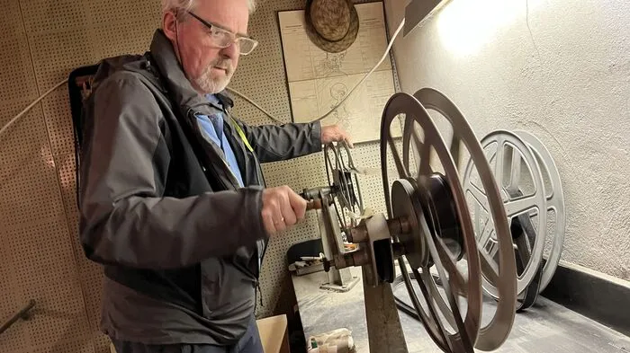 Heute erinnern nur mehr der einstige Vorführraum und die Filmmaschinen an jenes Kino, das im Posthotel Thaller in Anger einst beheimatet war.
