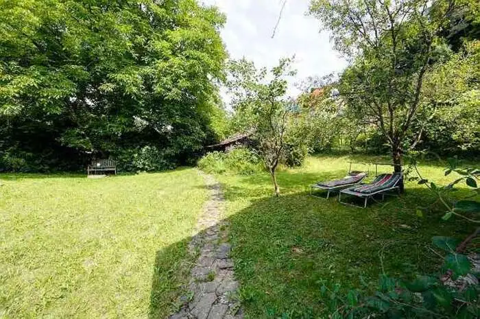 Rund 1200 Quadratmeter Garten gehören zum Anwesen.
