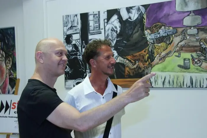 Bei der gut besuchten Vernissage am vergangenen Freitag begrüßte stART-Vorsitzender Heinz Bozic die Gäste.