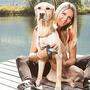 Susanne Scheran mit ihrem Therapiehund Blue