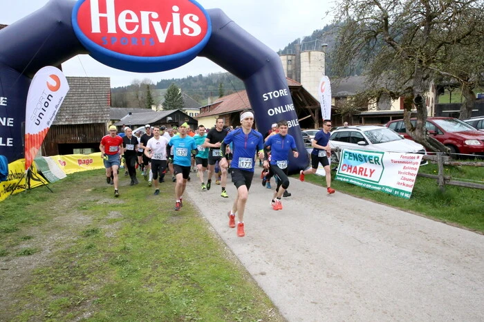 230 Athleten aus Slowenien, Deutschland und Österreich nahmen die neun Kilometer lange Strecke, welche 450 Höhenmeter aufwies, in Angriff.