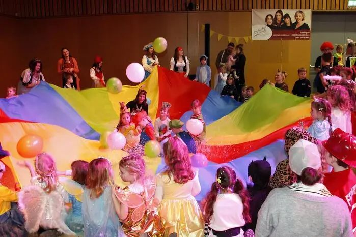 Geboten wurden lustige Spiele und ein unterhaltsames Showprogramm für Klein und Groß vom Kindergartenteam