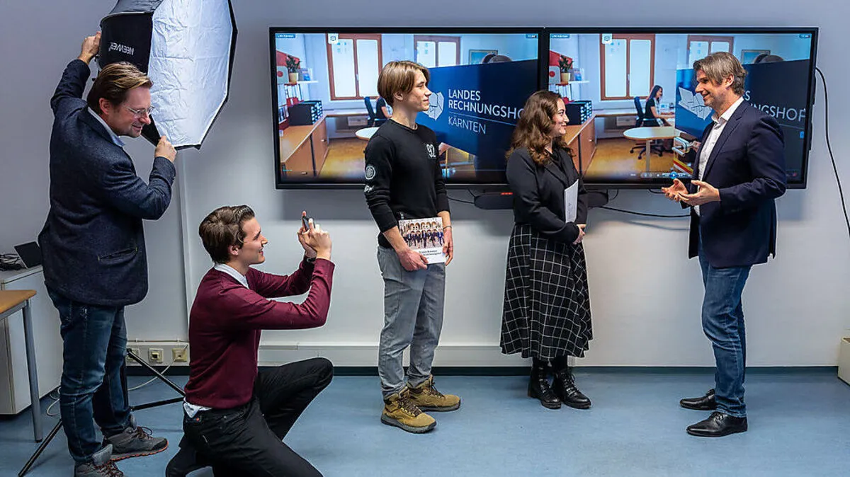 Von links: Projektleiter Mario Kraiger sowie die Schüler Michael Griesser und Mike-Leon Ellinger, die LRH-Mitarbeiterin Chiara Zinterl und Direktor Günter Bauer filmen