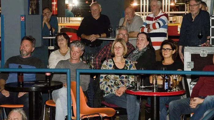 Seit nunmehr zwanzig Jahren sorgt der „Blue Monday“ im Zeltweger Theaterkeller für swingende Montagsabende, leidenschaftliche Improvisationen und treues Publikum. 