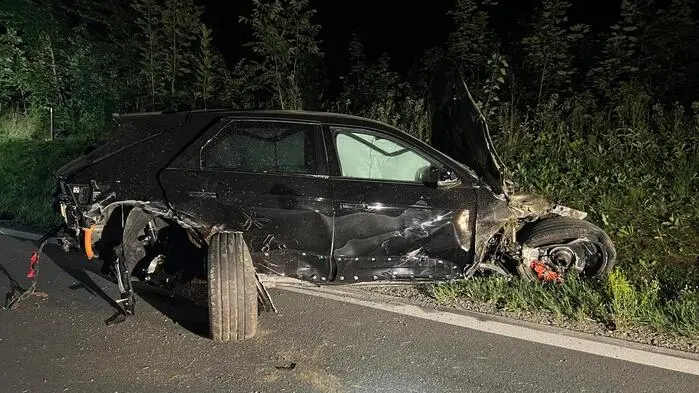 Das Fahrzeug des 17-Jährigen ist ein Totalschaden