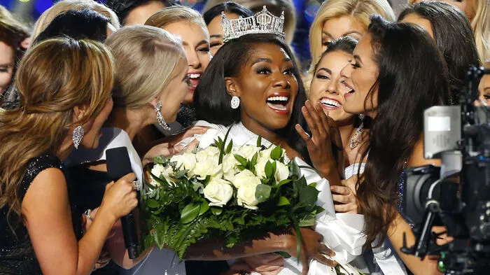 Die Kunststudentin Nia Imani Franklin ist zur Miss America 2019 gekürt worden.