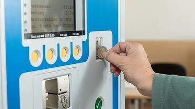 495 von 900 Grazer Automaten akzeptieren auch weiterhin nur Münzen.