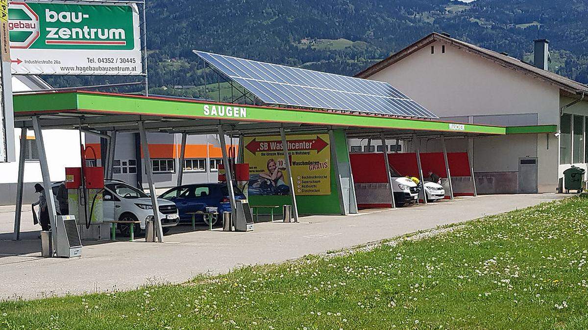 Auch Waschanlagen, die nicht an Tankstellen angeschlossen sind, sind wieder in Betrieb, wie diese Anlage in Wolfsberg