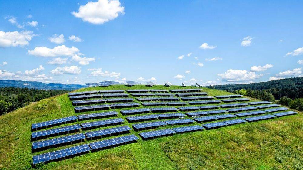 Der Sonnenhügel beim Infineon-Gelände in Villach: Diese PV-Anlage der Kelag liefert seit 2014 Strom 