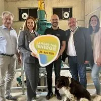 Anton Prödl, Bürgermeister der Marktgemeinde Kirchbach-Zerlach, Energielandesrätin Simone Schmiedtbauer, Ulrich Michael Kiendler, Paul Kiendler und Projektleiterin Irene Hofer von der Energieagentur Steiermark machen Lust auf den Langen Tag der Energie