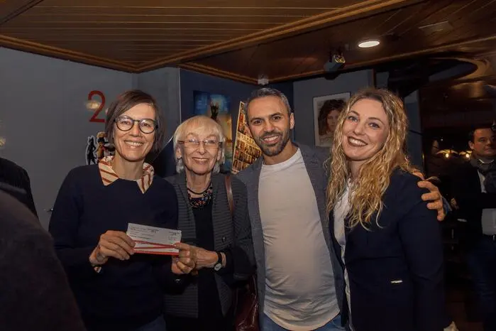 Die Premierengäste unterhielten sich mit Drehbuchautorin und Regisseurin Pia Hierzegger (links)