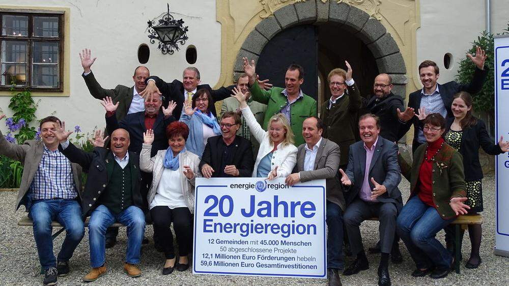 Die Vorstandsmitglieder der Energieregion. Zum 20. Geburtstag der Region sind sie recht übermütig (siehe Bürgermeister Moser und Pregartner, links)