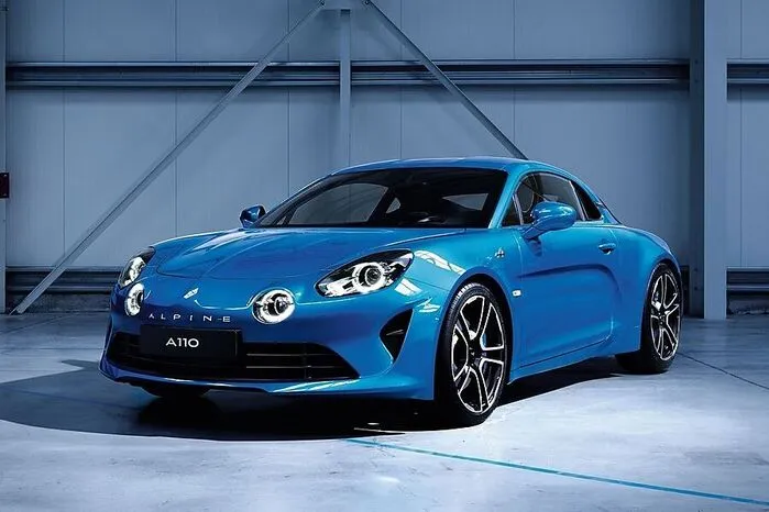 Mit der Alpine A110 hat es auch ein Sportwagen unter die Finalisten geschafft: Renault hat die Marke wiederbelebt und mit dem Mittelmotorcoupé das Comeback des Jahres hingelegt.
