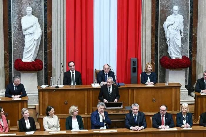 Vor der Flagge Österreichs hielt das Staatsoberhaupt seine erste Rede der zweiten Amtszeit