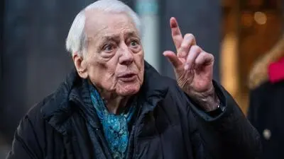 Filmemacher, Philosoph und Autor Alexander Kluge ist am Mittwoch, 25. März 2026 im Alter von 94 Jahren in München verstorben