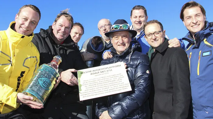 Köln und Kärnten machten gemeinsame Sache. Eine Delegation mit Kölner Promis, Sportler und Unternehmern besuchte den Katschberg. Am Programm stand die Einweihung der Kölner Aussichtskanzel auf dem Aineck. Am Foto: Moderator Lukas Wachten, Organisator und Eventmanager Jürgen Schwarz, Vorsitzender vom Wirtschaftsclub Köln Christian Kerner, Bürgermeister Franz Eder, Hotelier Wolfgang Hinteregger, Vizebürgermeister Roland Holitzky, Meinrad Höfferer von der Wirtschaftskammer Kärnten und Bergbahnen-Chef Josef Bogensperger jun.