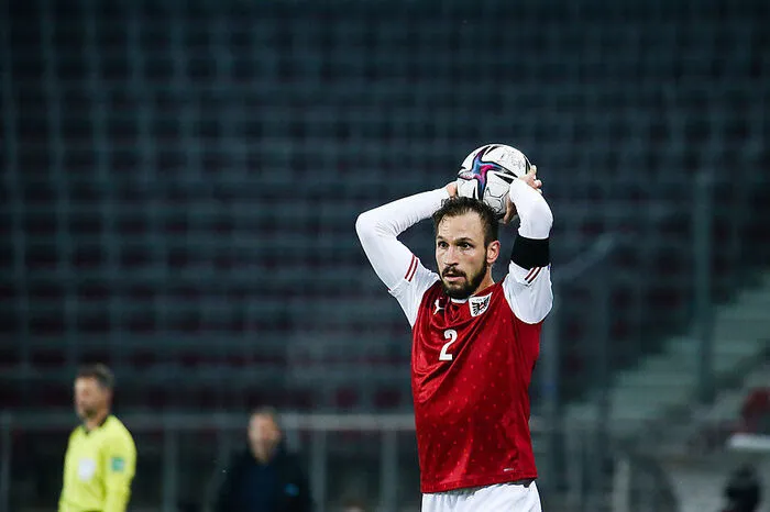 3 - Der Routinier zeigte in seinem 30. Länderspiel eine unaufgeregte Leistung. Defensiv keine groben Fehler, offensiv jedoch auch ohne gefährliche Flanken auf seine Mitspieler.