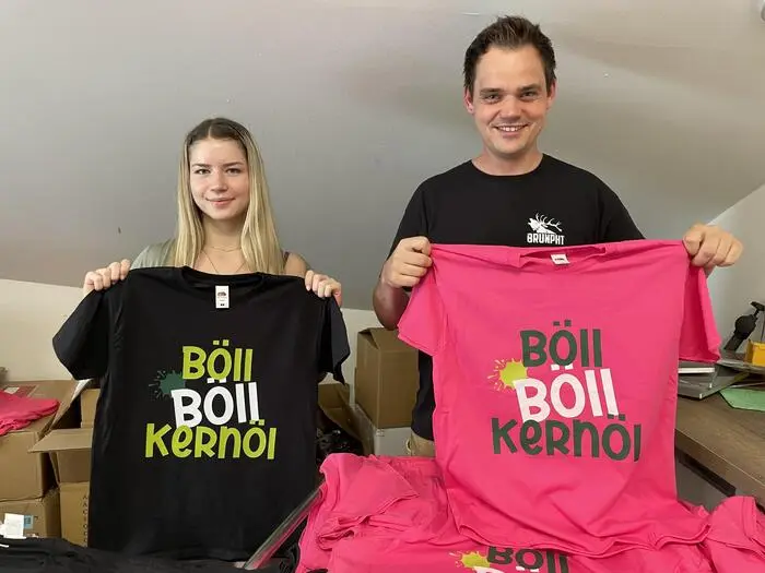 Das Team bedruckt von Kulis über T-Shirts, Kapperl und Textilien bis zu Firmenautos.