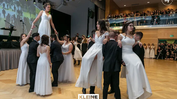 Hunderte begeisterte Balltiger amüsierten sich beim Maturaball der BAfEP/BHAK Bruck im VAZ Krieglach prächtig. Gefeiert wurde bis in den frühen Morgen. Klicken Sie sich durch die Bildergalerie!