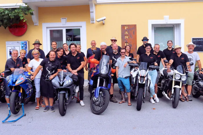  Obmann Sascha Bäck und sein Team konnten wieder zahlreiche Fahrer und Besucher begrüßen und verwöhnten die Gäste mit köstlichen Grillspezialitäten, flotten Sound und guter Laune bis in die späten Abendstunden.  