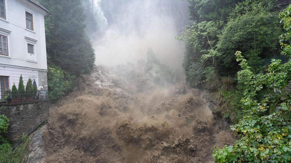 Ende August in Bad Gastein: Tosender Wasserfall nach Unwettern