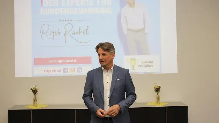 Die Raiffeisenbank Lipizzanerheimat mit Geschäftsleiter Johannes Nestler (Foto) lud rund 100 Unternehmerinnen und Unternehmer zum Business-Frühstück in die Bank in Voitsberg