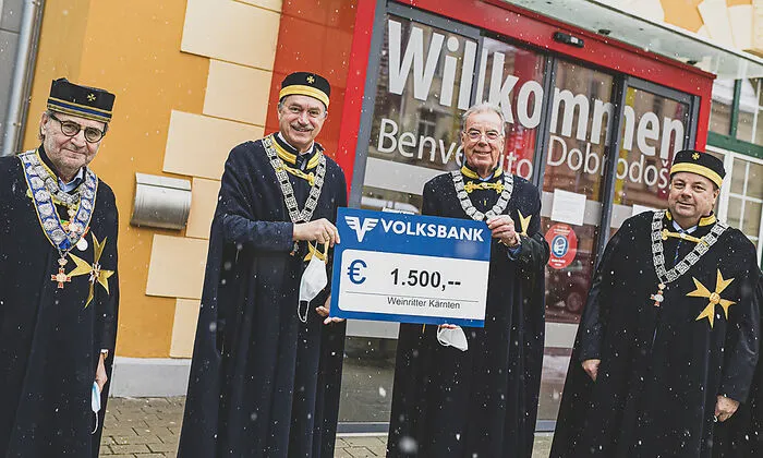 Der Weinritter-Orden übergab 1500 Euro an "Kärntner in Not"