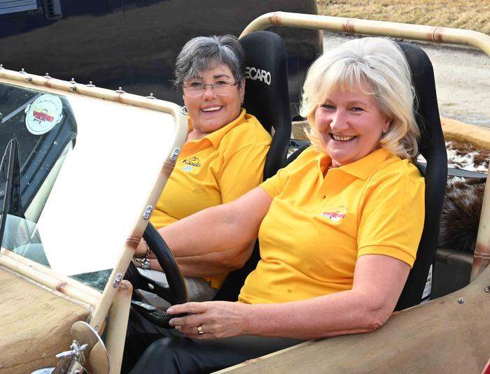 Drive the Beetle and the club: President Monica Eberlein (right) and Vice President Edith Wildhaber