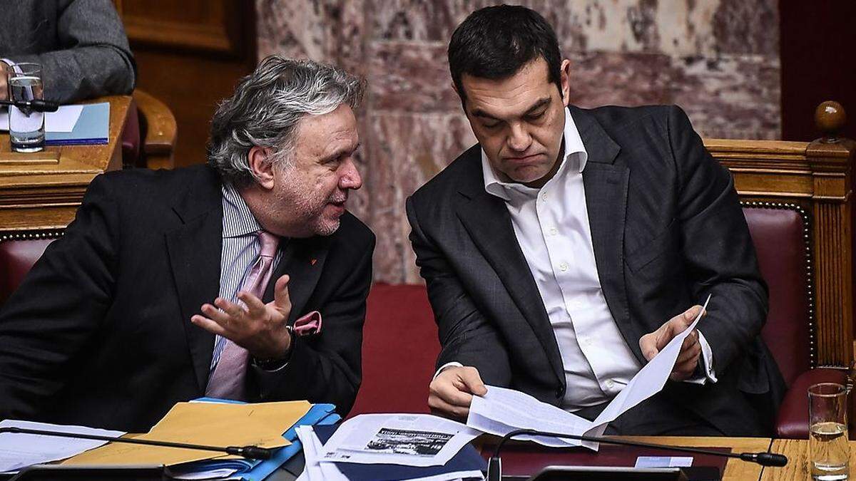 George Katrougalos und  Alexis Tsipras während der Abstimmung