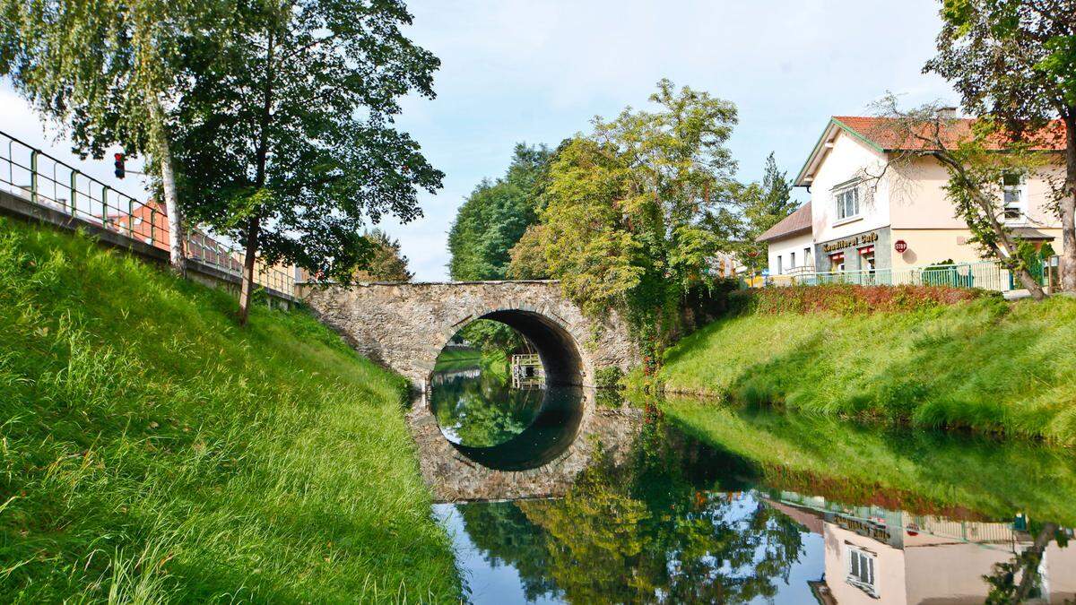 An der Steinernen Brücke kam es zu einem Unfall.