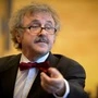 Ernst Wedam vom "Robert Stolz Salonorchester" dirigiert beim Neujahrskonzert in Mooskirchen