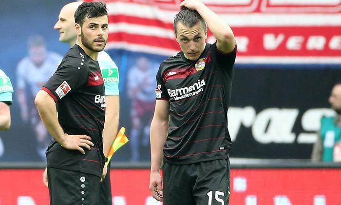 Julian Baumgartlinger (rechts) muss mit Leverkusen noch zittern