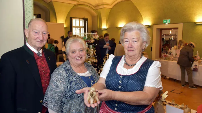 Freitag, Samstag, Sonntag...drei Tage lang, immer morgens von 9 Uhr bis Sonntag um 18 Uhr geht die heurige Weihnachtssausstellung des Brauchtumsvereines under Krippenfreunde Kärntens im Wappensaal des Klagenfurter Landhauses. Rund 15 Hobbykünstler haben ihre kreativen Weihnachstideen mitgebracht. Freitag am Vormittag wurde feierlich eröffnet. Der Eintritt ist frei. 