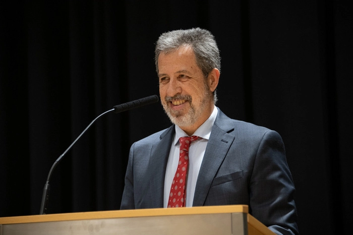 "Das Ziel der Ausstellung ist nicht wahnsinnig belehrend zu sein", erklärt Organisator Bernd Thaller vom Institut für Mathematik. Seine Studierenden haben die Begleitmaterialien zur Ausstellung verfasst und stehen auch im Augustinum während der Ausstellung für Fragen parat.
