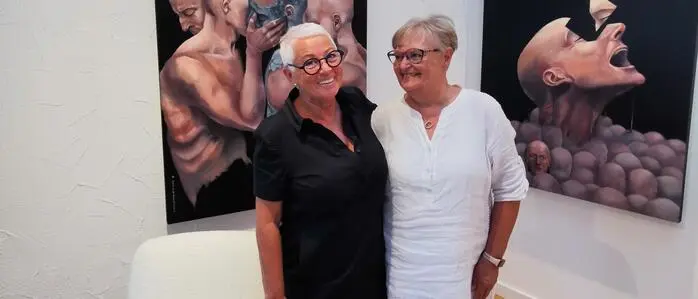 Angelika Unterberger mit der Besitzerin des Hauses Ines Strobl