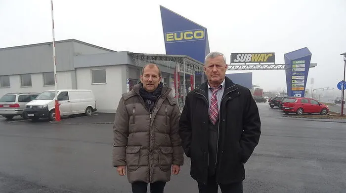 Marktleiter Dietmar Schatz (links) und Wolfgang Jäger