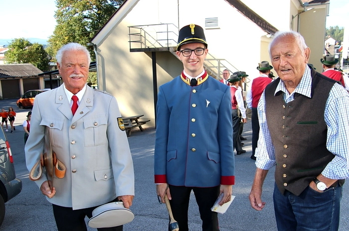 Beim Festakt und gemeinsamen Spiel aller Musikerinnen und Musiker konnte Blasmusik-Bezirksobmann Johann Edler auch den Landesobmann und Präsidenten des Österreichischen Blasmusikverbandes, Erich Riegler begrüßen.