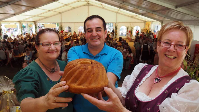 Der Sonntag stand im Ferlacher Schlosspark ganz im Zeichen der Mehlspeise Pohaca. Beim 12. Pohacafest stammte ein Drittel der gemeldeten 53 Pohacen aus Männerhand. Sonst gab es immer nur ein bis zwei männliche Teilnehmer.